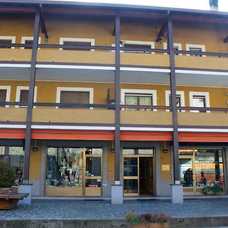 Trilocale In Centro A Chiesa Valmalenco Appartement Chiesa in Valmalenco Buitenkant foto