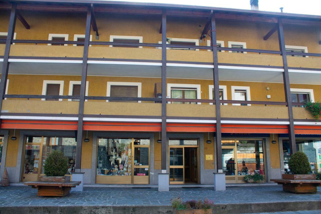 Trilocale In Centro A Chiesa Valmalenco Appartement Chiesa in Valmalenco Buitenkant foto